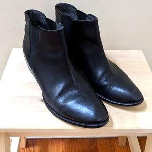Seychelles Anthropologie Chelsea Wake Boots in black, size 8
